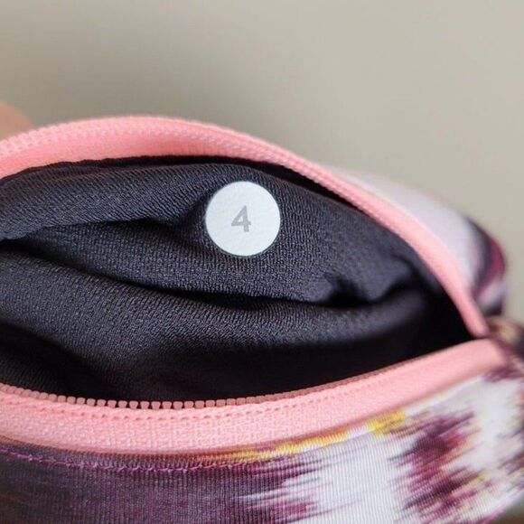 Lululemon Size 4 Pace Rival Crop Leggings Black Pigment Wind Berry Rumble Multi - Picture 11 of 12